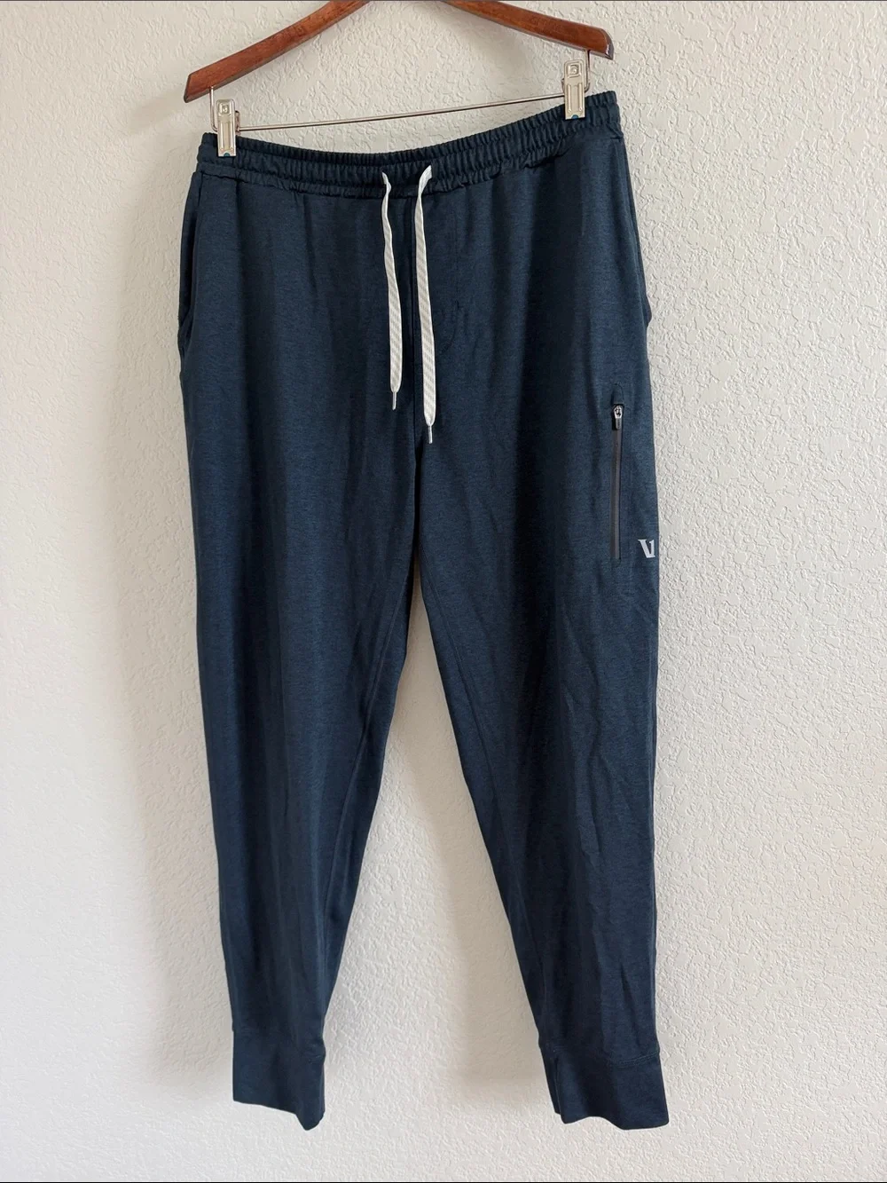 W Sunday Performance Joggers In Ink Blue . Size L